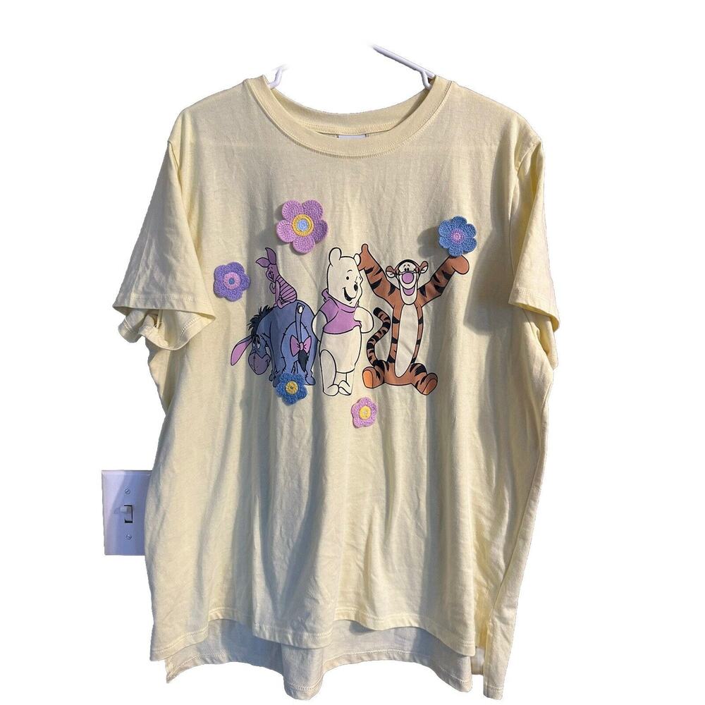 Disney Winnie The Pooh Light Yellow T-shirt Crocheted Flowers 2XL 2XG Piglet